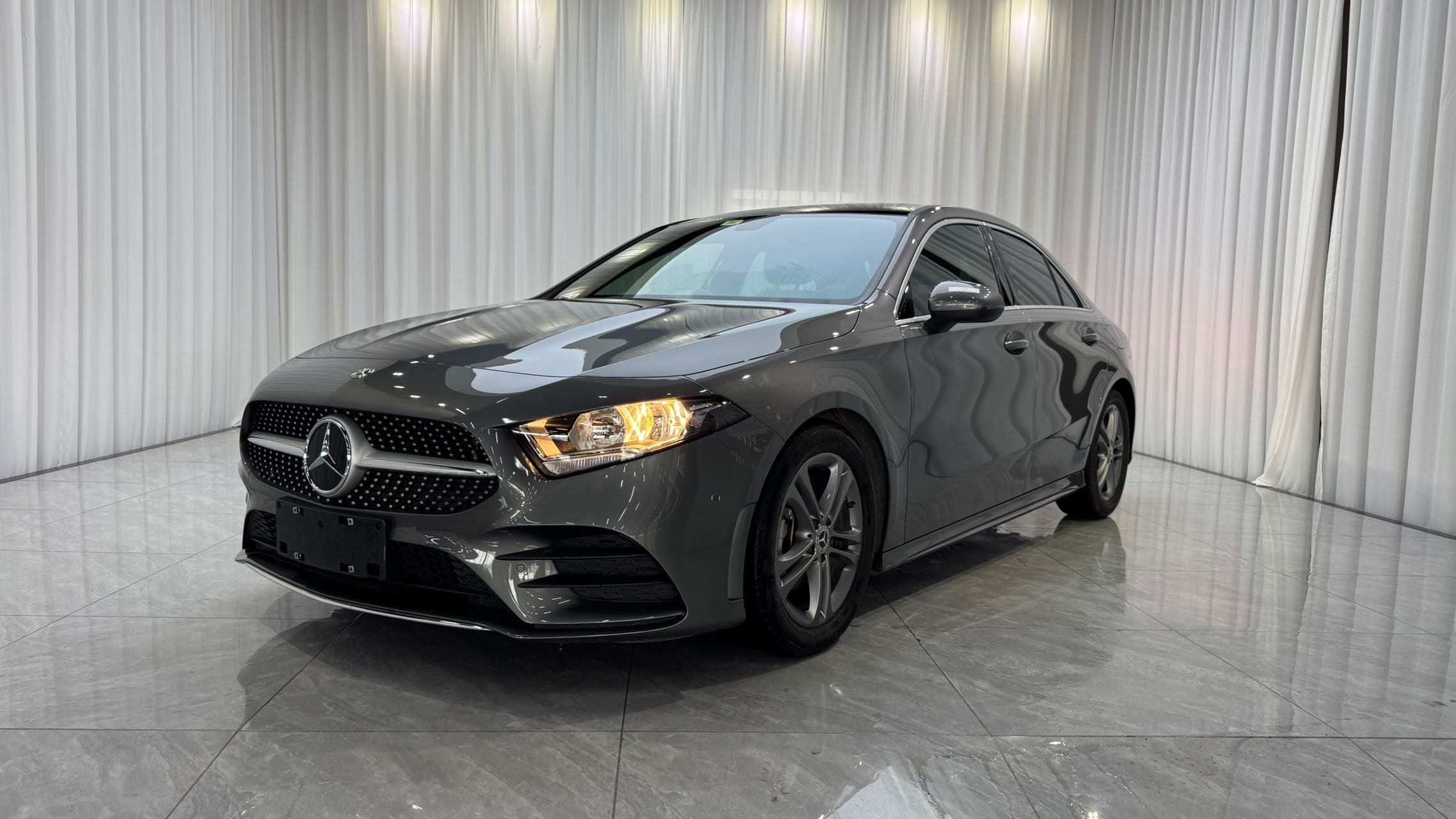 Mercedes-Benz A180L